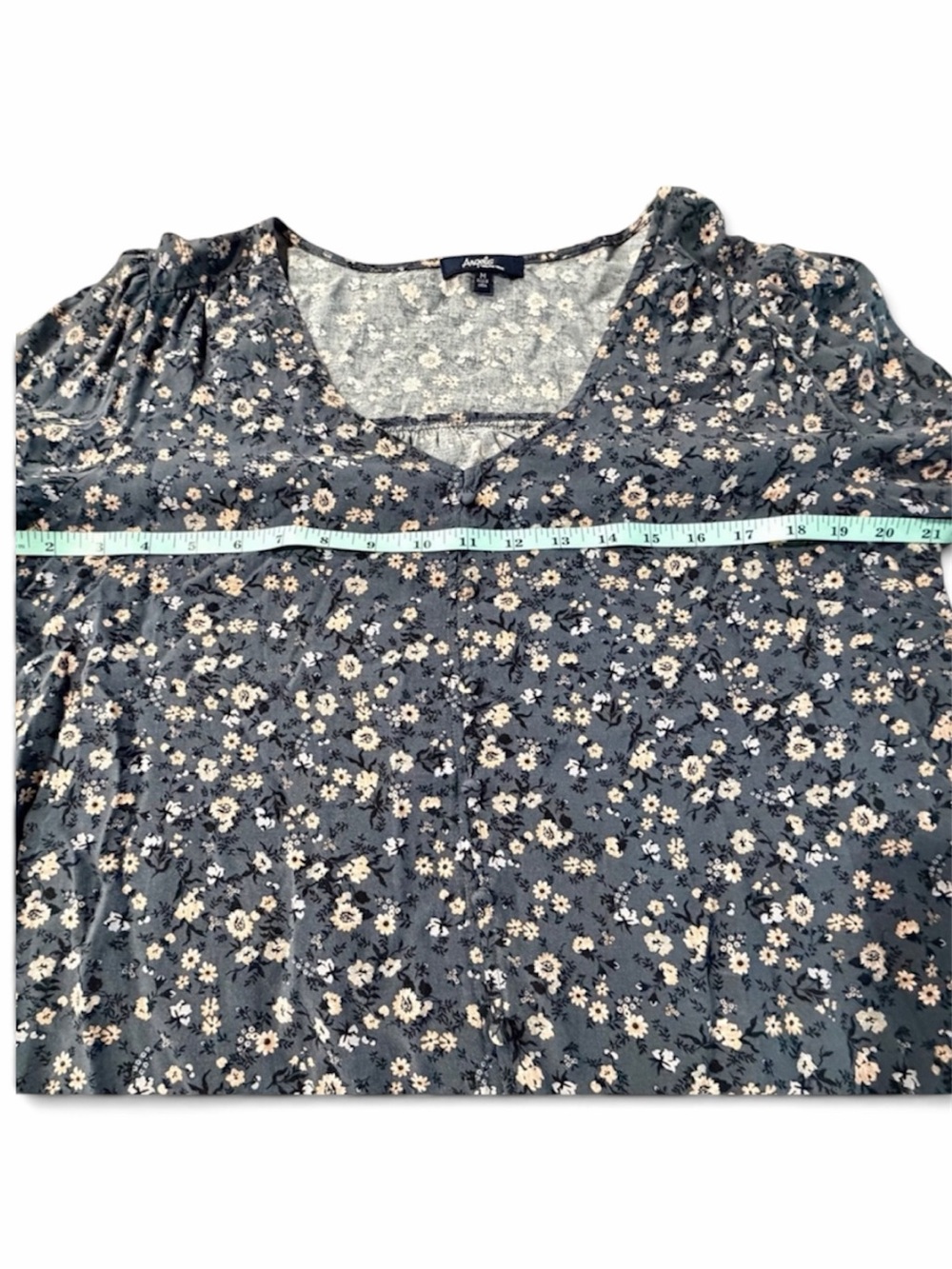 Angels Forever Young Size Medium Navy Floral V-Neck Long Sleeve Blouse. - Picture 4 of 9
